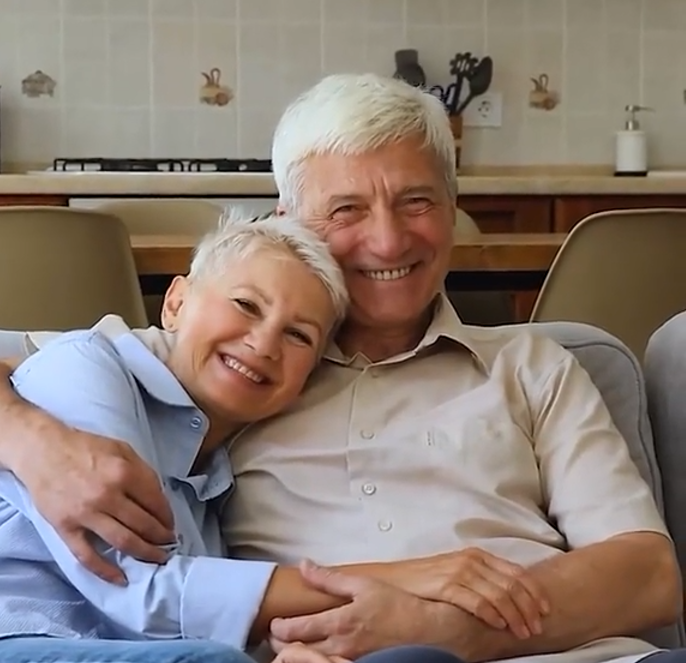 Eleanor M. and her husband, verified Jellyfil customers